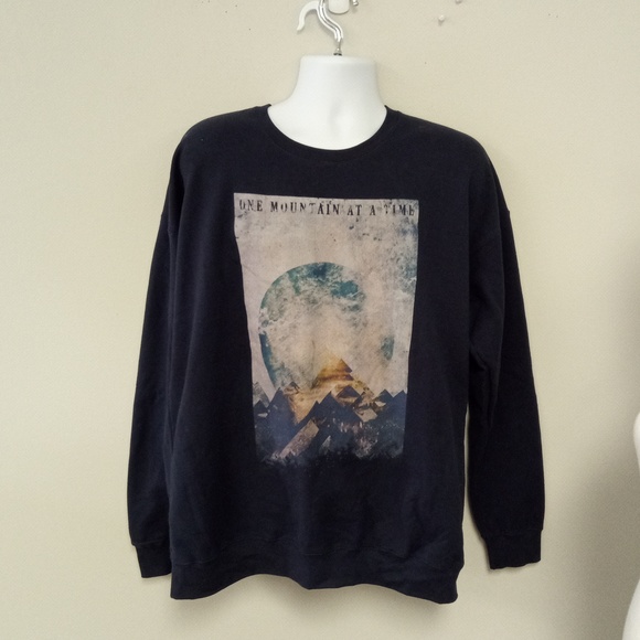 Tultex Design by Humans Men's Sweatshirt Size XL - Picture 1 of 5